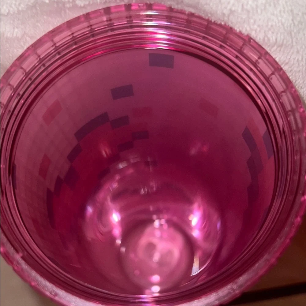 Starbucks 2025 Pixel Grid Heart Cold Cup Venti 24oz Pink Red NWT